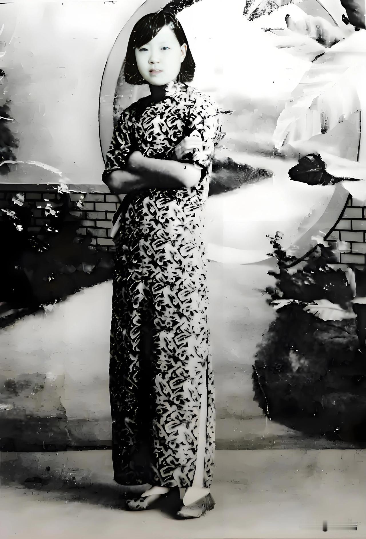 1942年，谭玉龄猝然离世，她的突然逝去，令溥仪悲伤万分，他为此跳着脚哭喊道:“