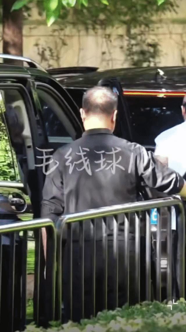 他蹦出来了，是真的蹦出来（8.14）[呲牙笑][呲牙笑][呲牙笑]。王一博收拾得特别