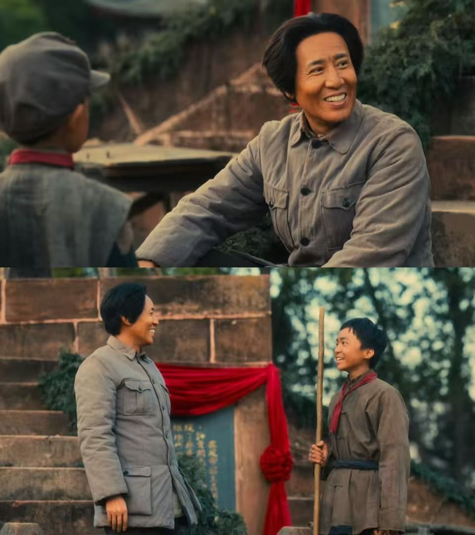 伟大的长征从开场就在打动我：教员在瑞金红军烈士纪念塔旁一语双关的“我唱戏别人听不