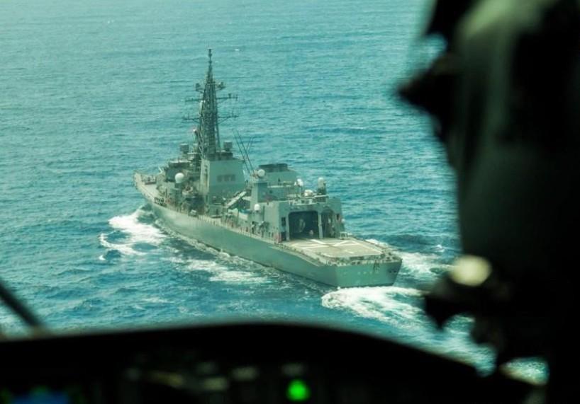 就在昨天，也就是4月17日凌晨4点，天还没亮透，台湾海峡的海面上突然摸进了一个“