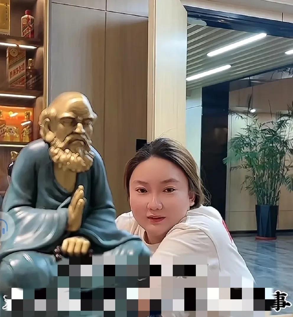 刘大美酒量无敌喝吐小白龙，网红圈内无对手！小白龙自述直播