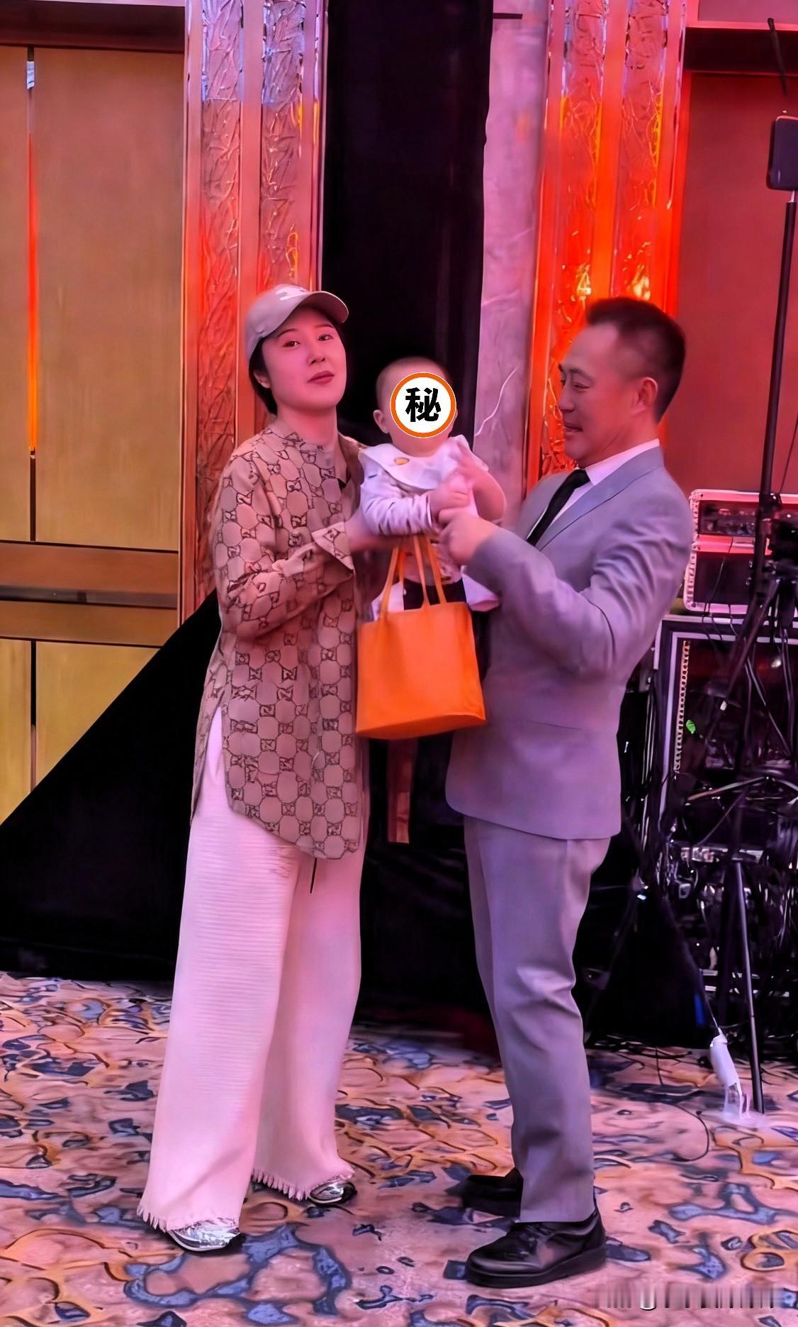 真搞不懂侯勇这操作堂堂实力派老戏骨演技上挑不出半点毛病感情生活却乱得一塌糊