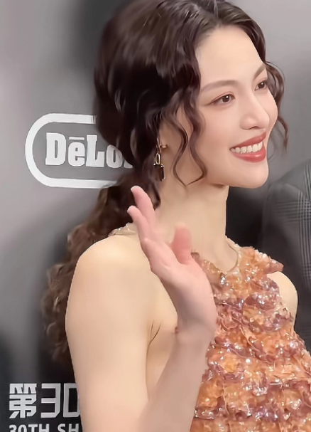 难怪钟楚曦说需要正直勇敢，这多好，落落大方的，不做作！