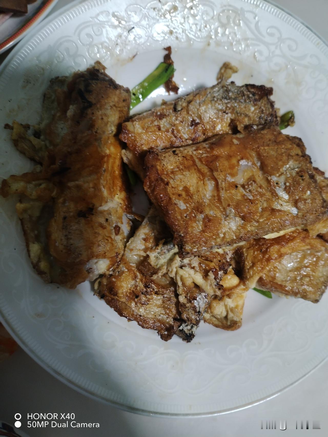 老公回来了，中午没做啥，给他炖的白菜。他有点怨言，在老家吃白菜，回来还是吃白菜。