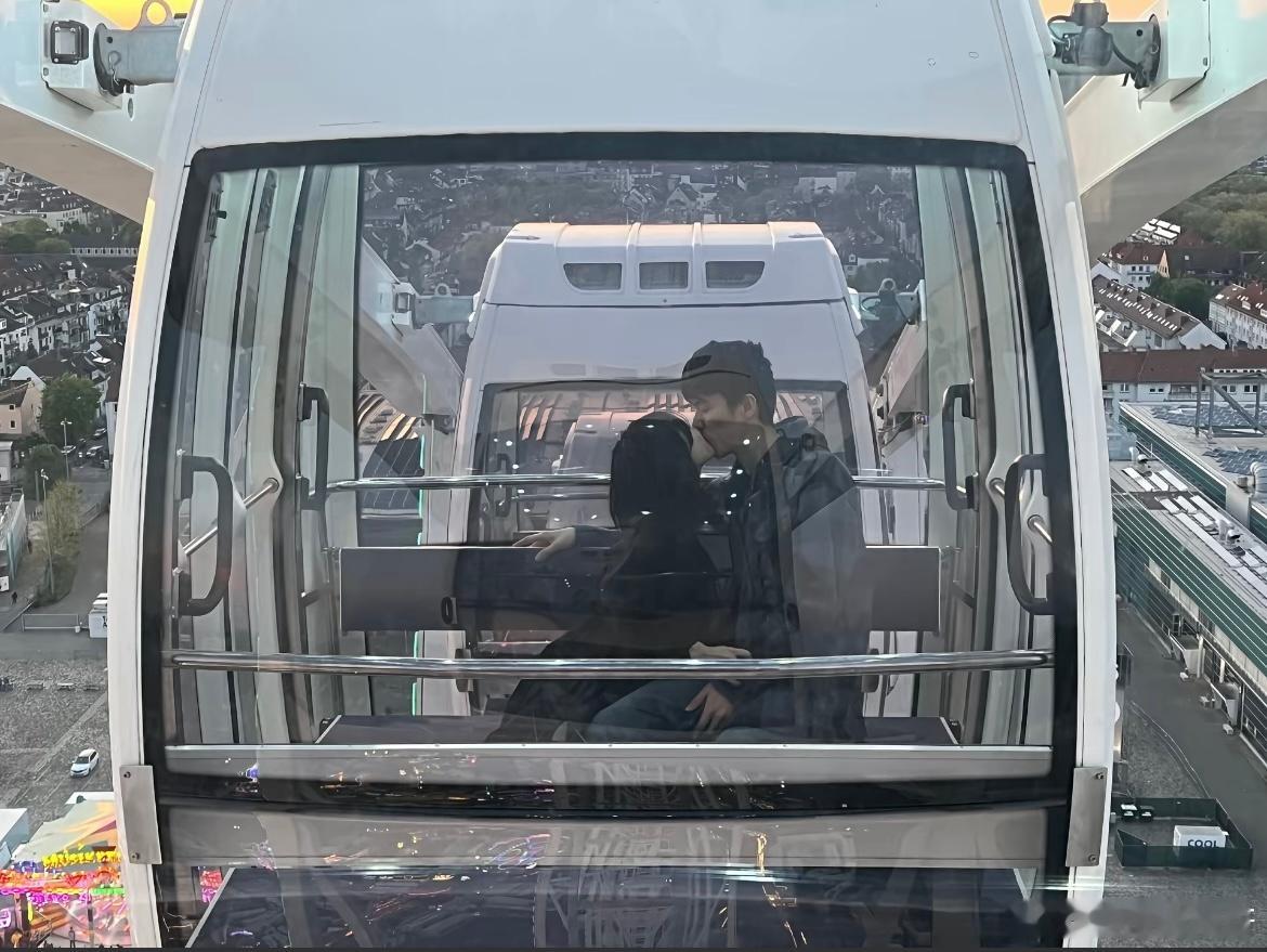 在摩天轮最顶端拍到了幸福的画面​​​