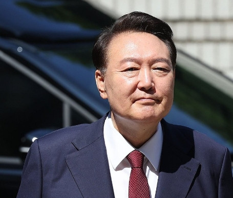 韩国尹前总统律师团26日宣布，尹前总统拟于28日上午10时配合特别检察组调查，却