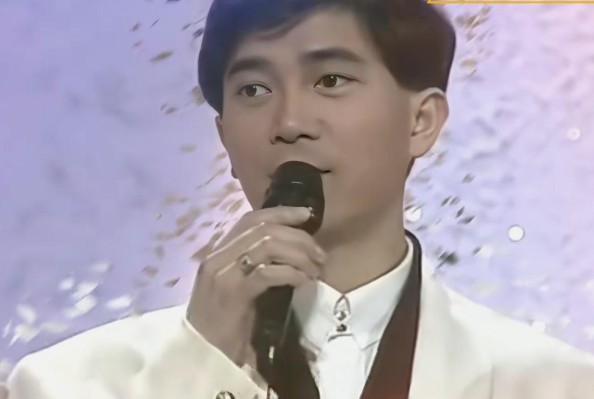 陈百强心理素质不怎么好，过早爆红后又经历了一点挫折，导致陈百强情绪相当压抑。 