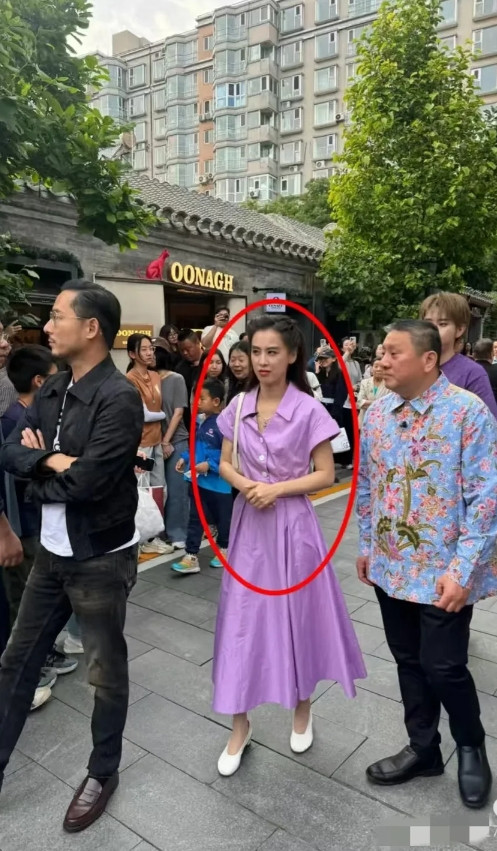 看到李嘉格的颜值我认了看到程潇的颜值我也认了看到黄圣依的发量我彻底不淡定了