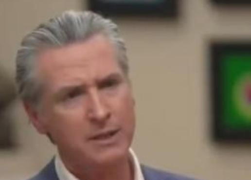 加州州长说了一句大实话，他表示现在美国出现了两个笨蛋，这本来无可厚非，但是他们一