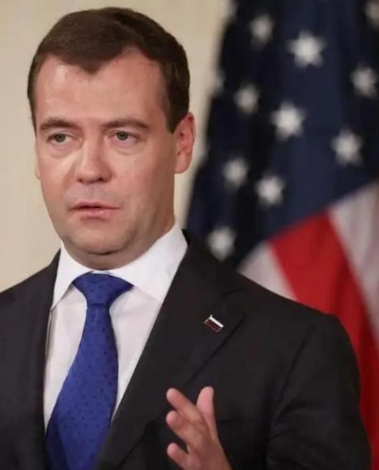 梅德韦杰夫：一旦战败，就用核弹攻击4个国家，让世界进入末日，将动用战略核武器针对