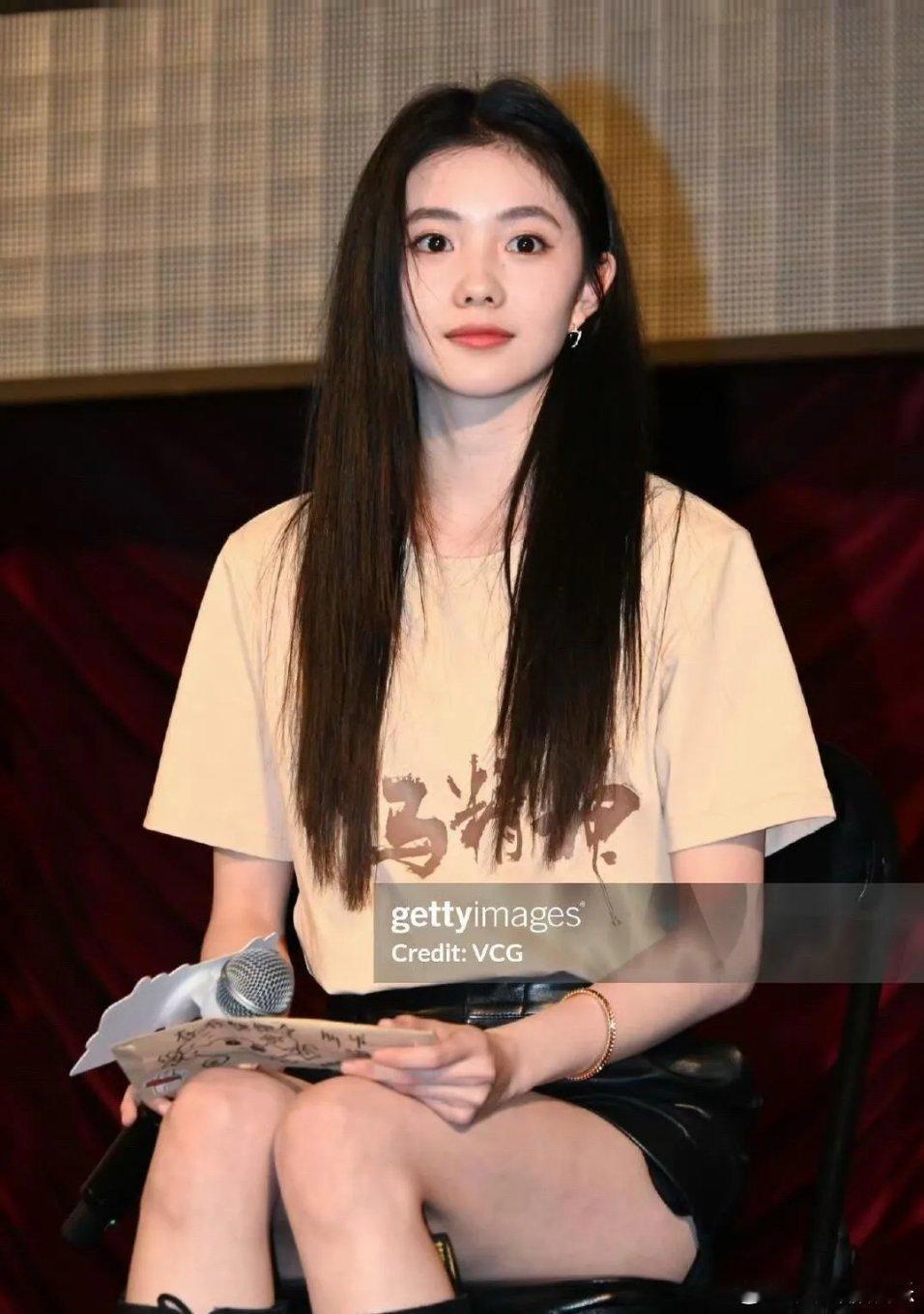 刘浩存的脸确实能打，眼睛里有光。有没有初恋的感觉