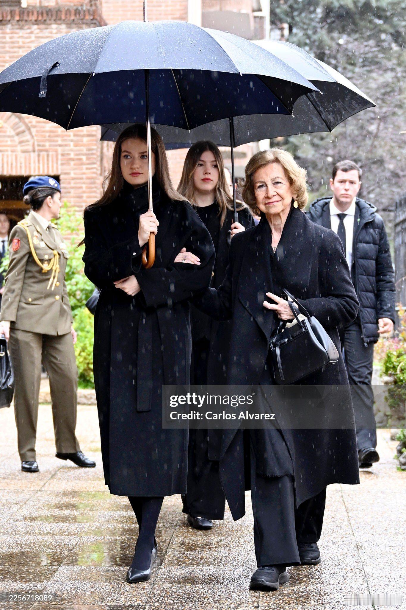 西班牙王室🇪🇸希腊王室1月17日，费利佩国王、莱蒂齐亚王后、索菲亚王后、