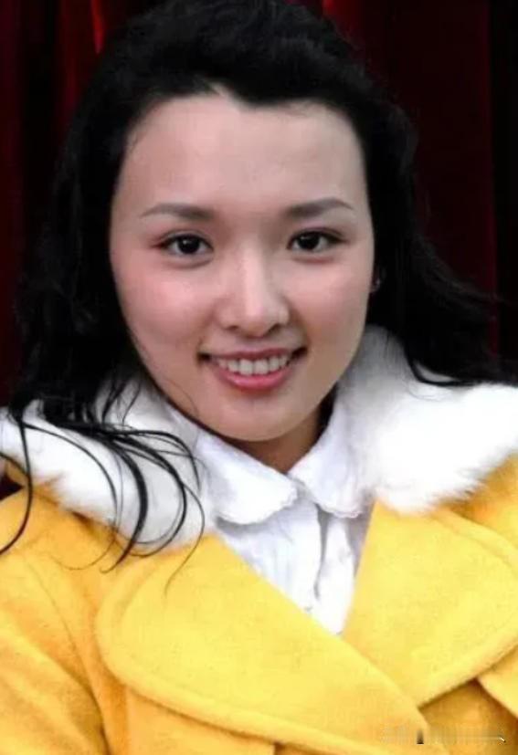 有一次，赵本山出席一场商演，看到旁边的礼仪小姐很漂亮，就搭讪说：“妹子，你长得这