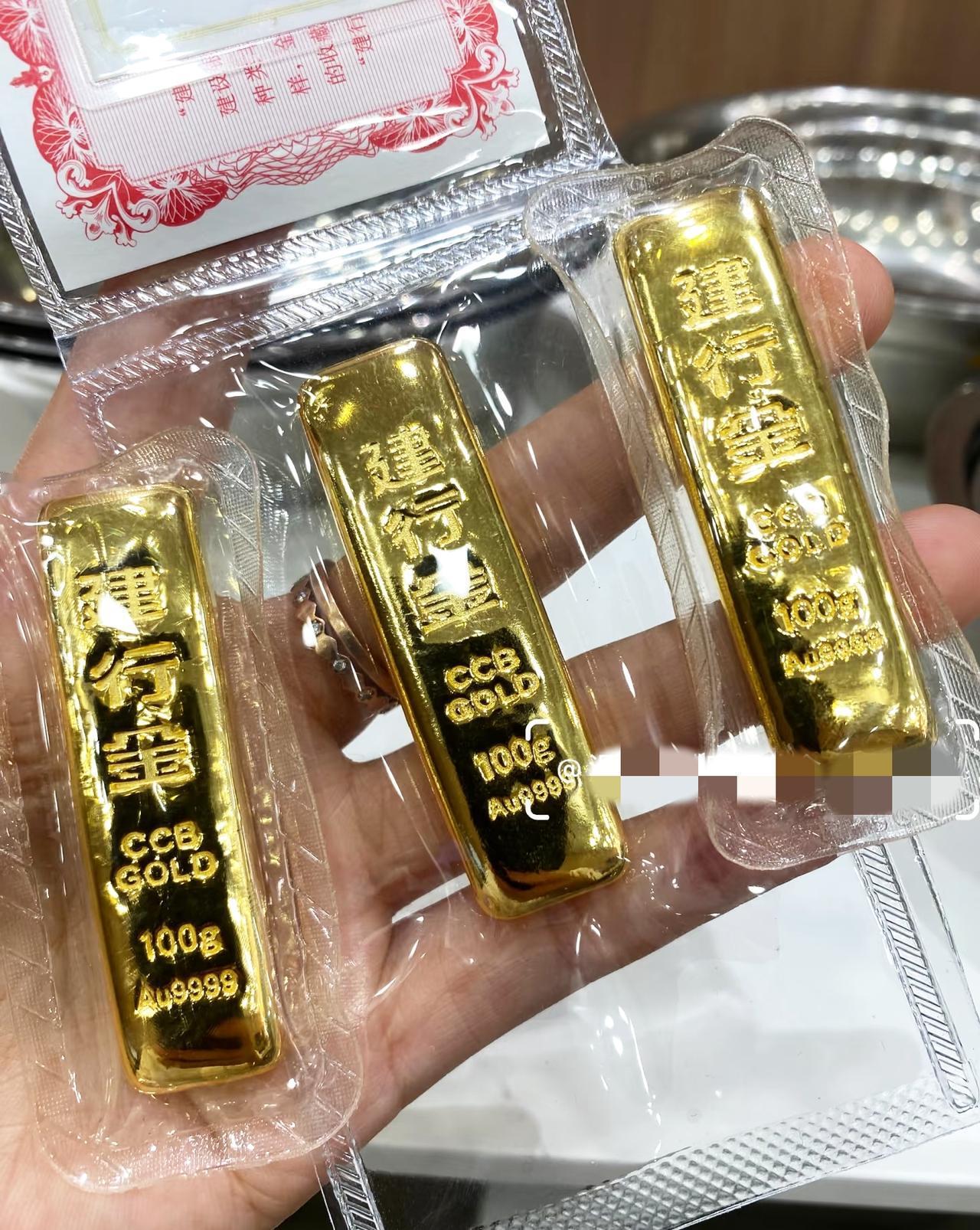 大量持有黄金的人，这会估计肠子都悔青了！8月26日，早上开盘后，金价从10