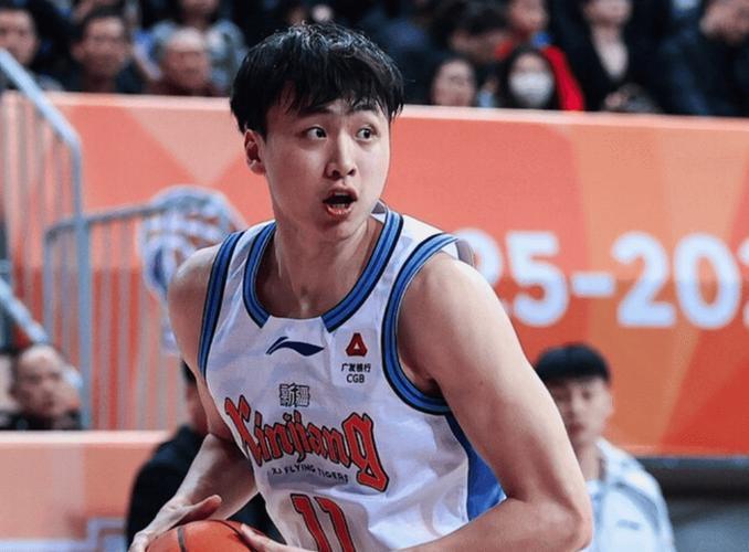 齐麟爆砍40分新疆大胜广厦2026年10月11日的CBA季前赛，新疆男篮以‌