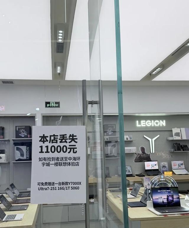 店铺进店率就看前3秒，门头小得像二维码、招牌暗得看不清、门口堆满快递箱，谁TM愿