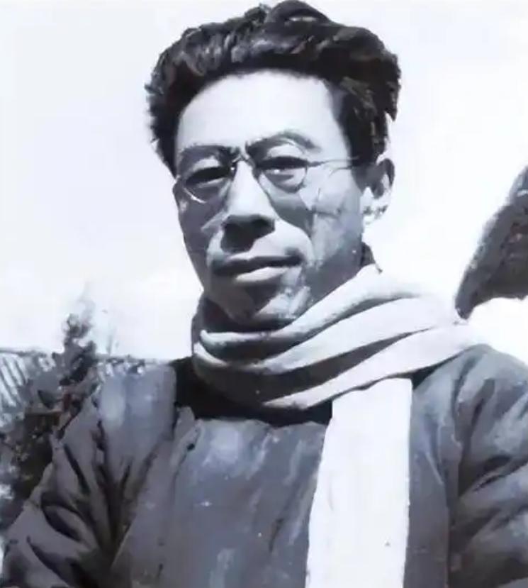 1922年，闻一多在父母强行施压下，迎娶了从未谋面的远房表妹高孝贞，洞房之夜，闻