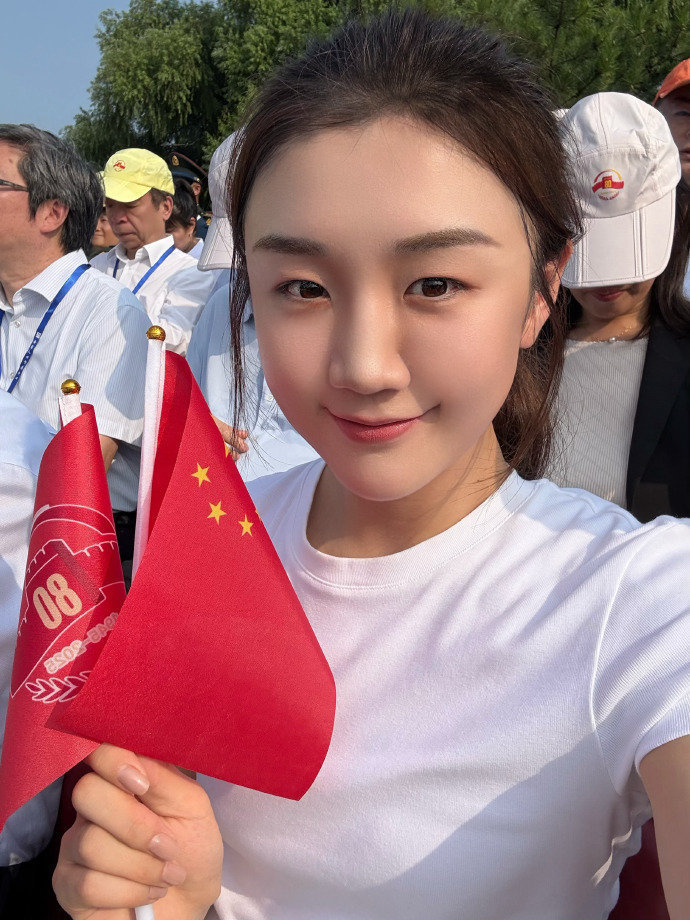 陈梦阅兵后发文，说方队走出来的时候触及心灵的震撼，咱就说为我们伟大的祖国骄傲自豪