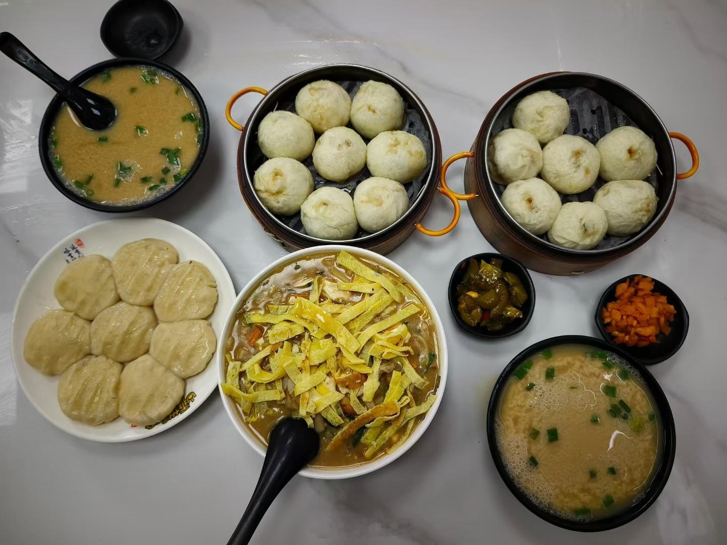 早餐一桌碳水开启一天的牛马搬砖我的美食日记​​​