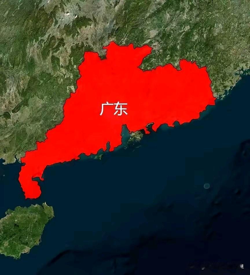 在广东待久了就懂，街上穿人字拖大裤衩的，真别小瞧。三十多度的天，湿度飙到9