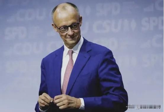 德国总理默茨实际上是跟泽连斯基一样的人，他们有个共同点，那就是为了欧洲，不顾一切