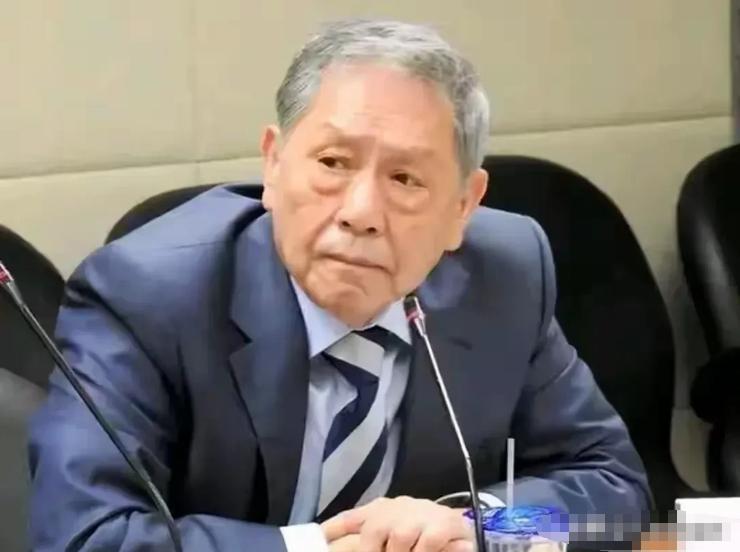 台湾退役中将帅化民说:很多人说，现在西方国家组成了北约，G7，五眼联盟，中国随便
