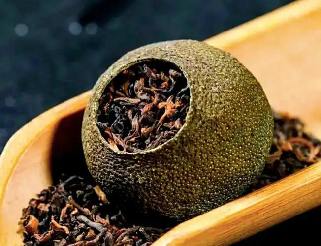 我发现这6类茶饮最伤脾胃，别再乱跟风很多中老年人长期泡养生