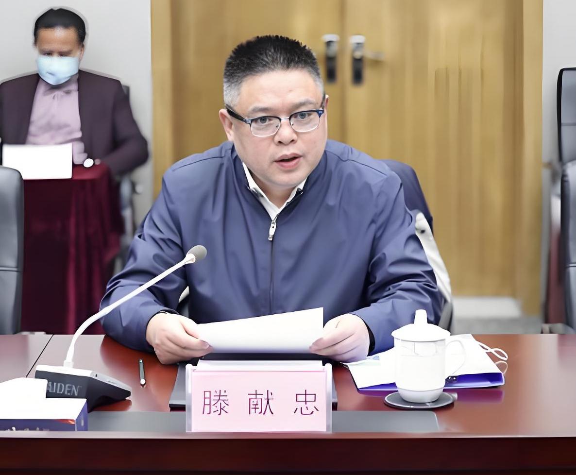 刚刷到南京市鼓楼区滕献忠的新闻，看他的经历曾经在宁淮现代服务业集聚区工作过。我第