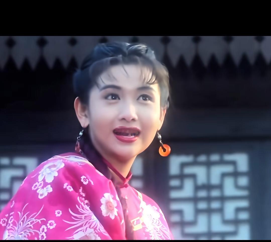 李连杰年轻时搭档邱淑贞真的很有cp感，那时候的美女多好，珠圆玉润，眼神明亮，一点