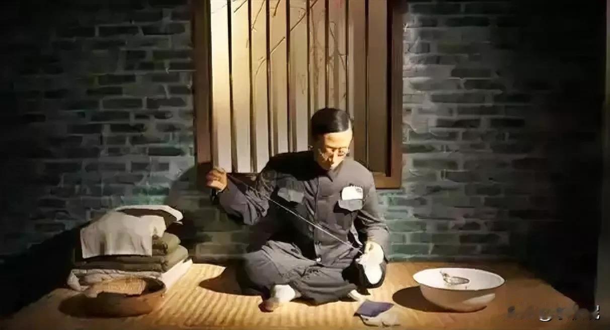 世人说他叛国，不以为然。溥仪作为一朝天子，6岁逊位，常怀有对列祖列宗的愧疚。