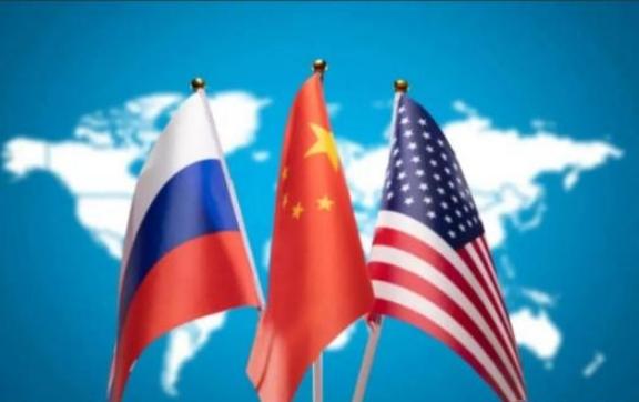 只要中国不动，美国就不敢和俄罗斯直接开战，同样，只要俄罗斯不动，美国也不敢轻易和