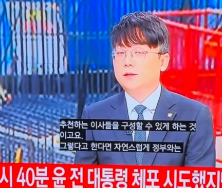 尹锡悦为了不配合特检的传唤，在拘留所里面耍无赖行为。据韩国媒体报道，尹锡悦为了不