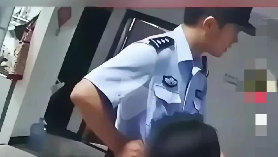 警察同志好样的！！凌晨四点，警察叔叔突然接到一个来自一名高中生的求救电话，没