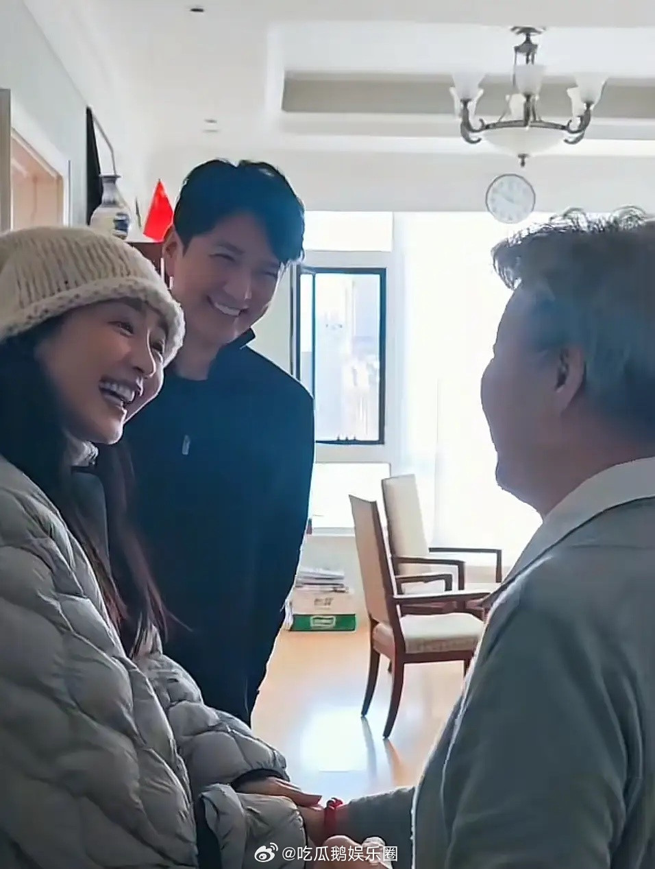 王鸥王仁君新年拜访曹翠芬，81岁没子女住北京，家里简朴挺温馨！