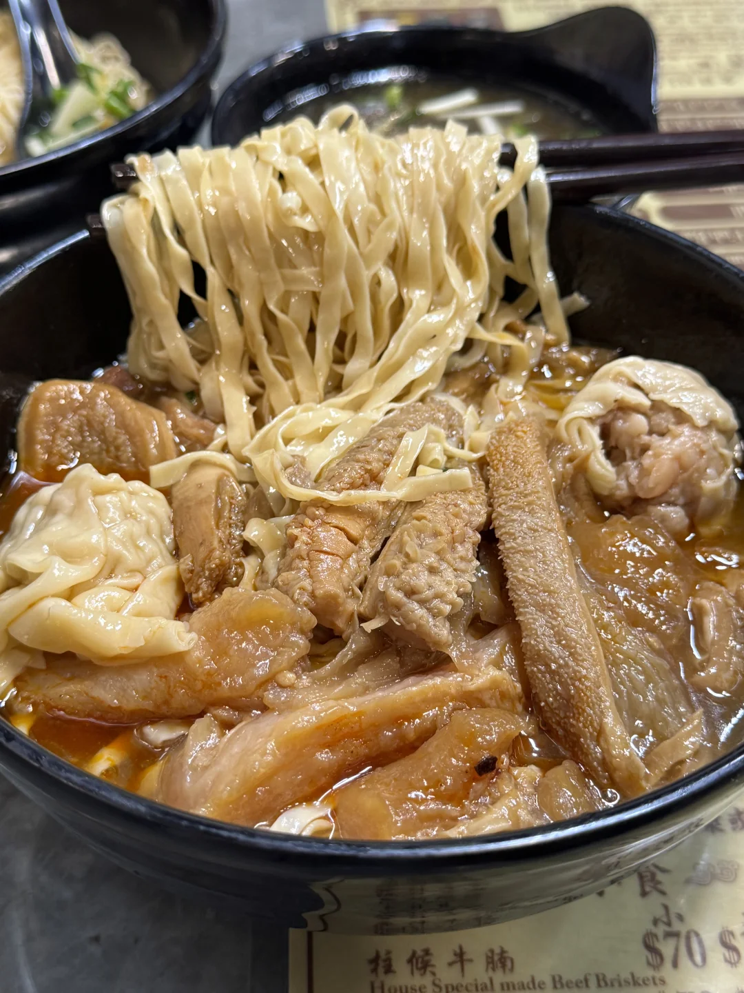 🇭🇰香港吃到人生牛腩面！肉比面还多！！
