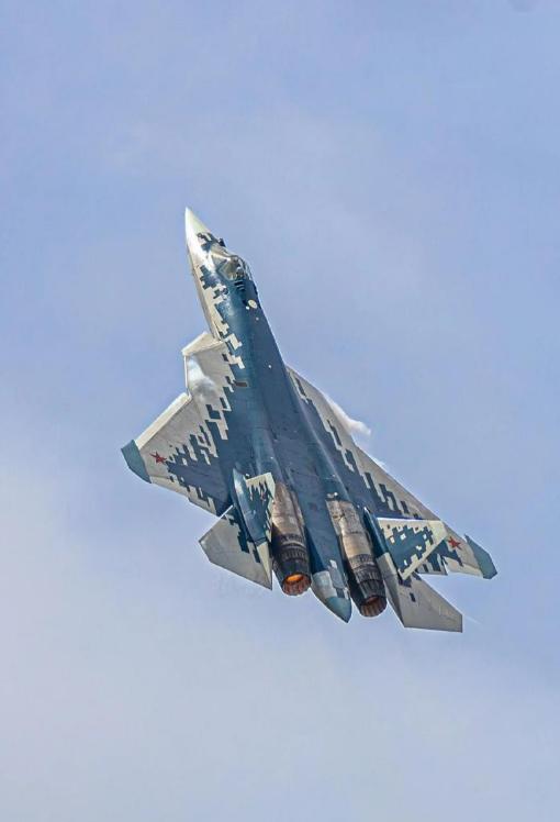 俄罗斯为啥不敢大规模用苏-57？说白了，因为韩国卡住了它的脖子。别看苏-