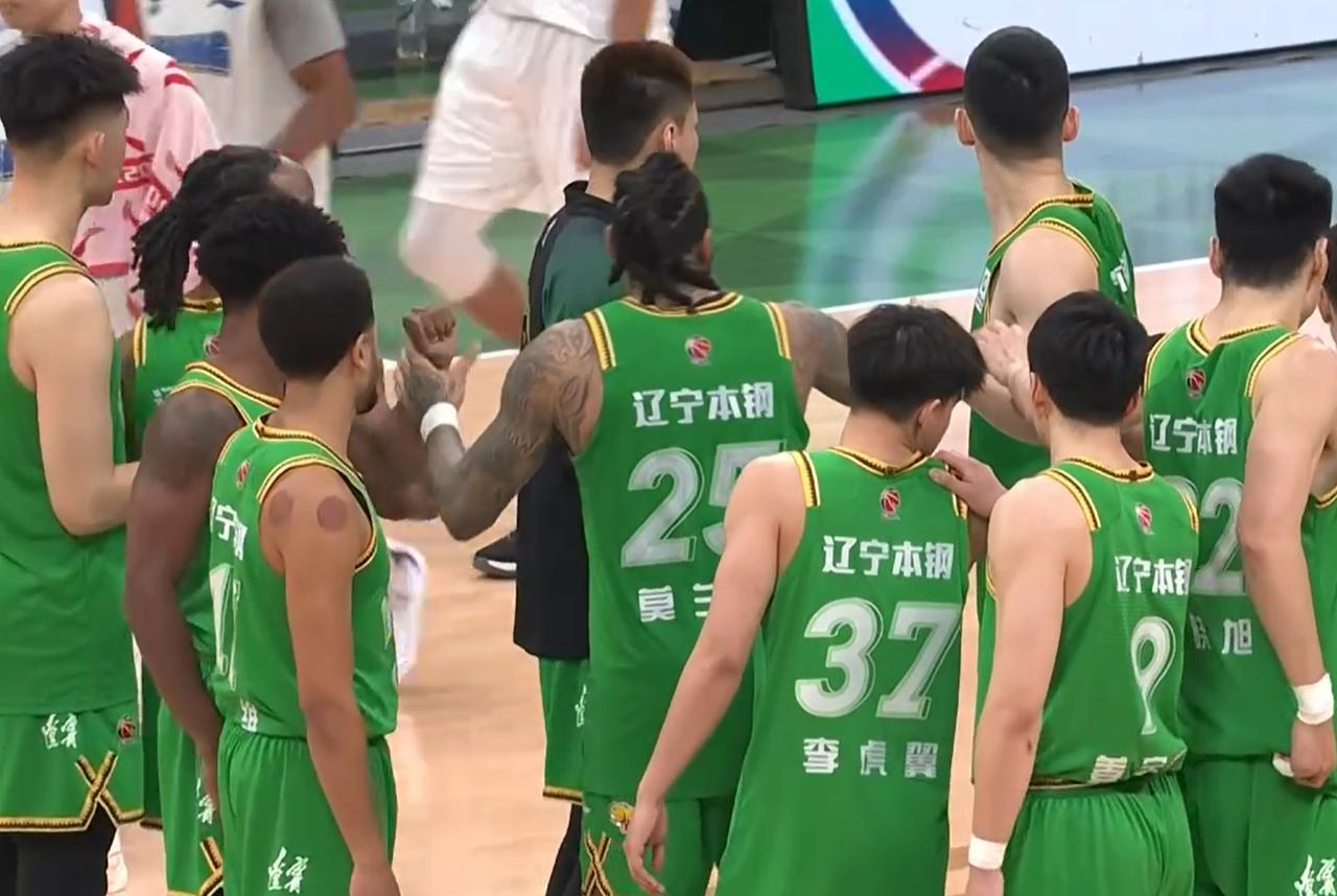 输给北京队10分！揪出表现最差之人，三分8中0，坑惨了辽宁队CBA常规赛，迎来