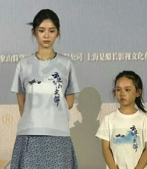 刘浩存、周也的头围竟比小孩还小，这比例也太离谱！仿佛自带“头小光环”，令人惊叹不