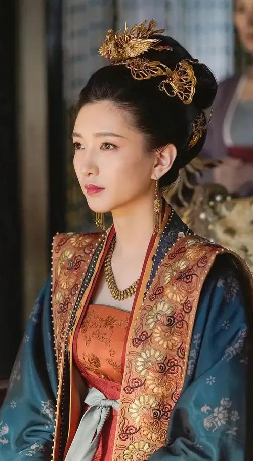 1063年，韩琦等大臣进宫拜见曹太后，曹太后向他们诉苦："皇上最近的行为太过分