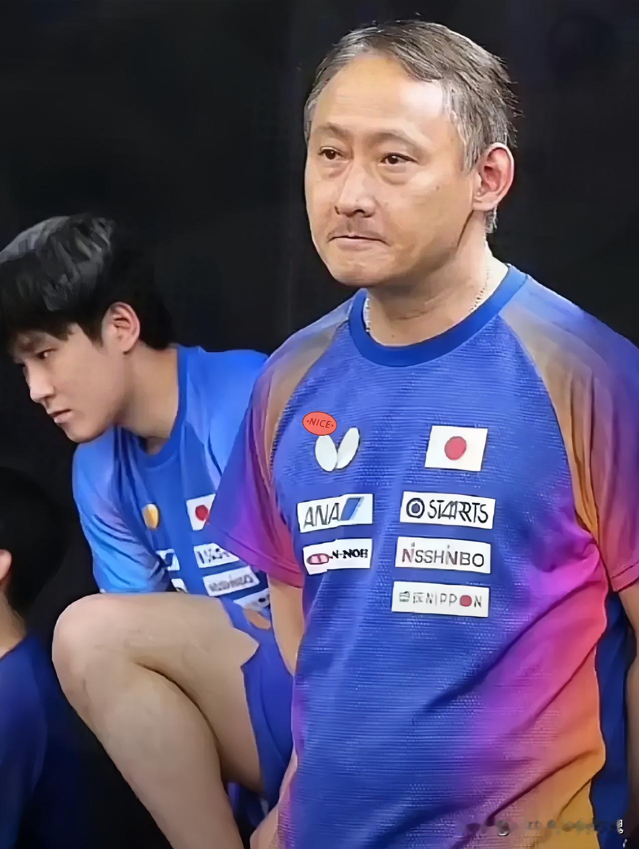 张本宇这觉恐怕是睡不踏实了。儿子拿了个WTT总决赛冠军，本该是光宗耀祖的高光