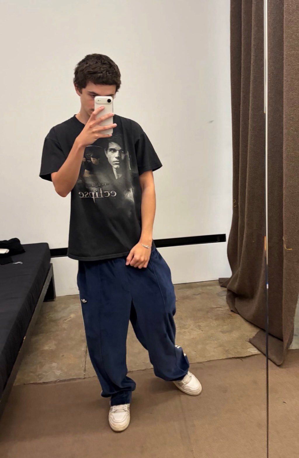 甜茶晒出穿《暮光之城》t恤自拍，teamjacob？