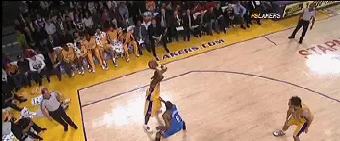 科比和威少，两代巨星，其实压根没在同一个节奏上交过手。差十岁，就差了整个时