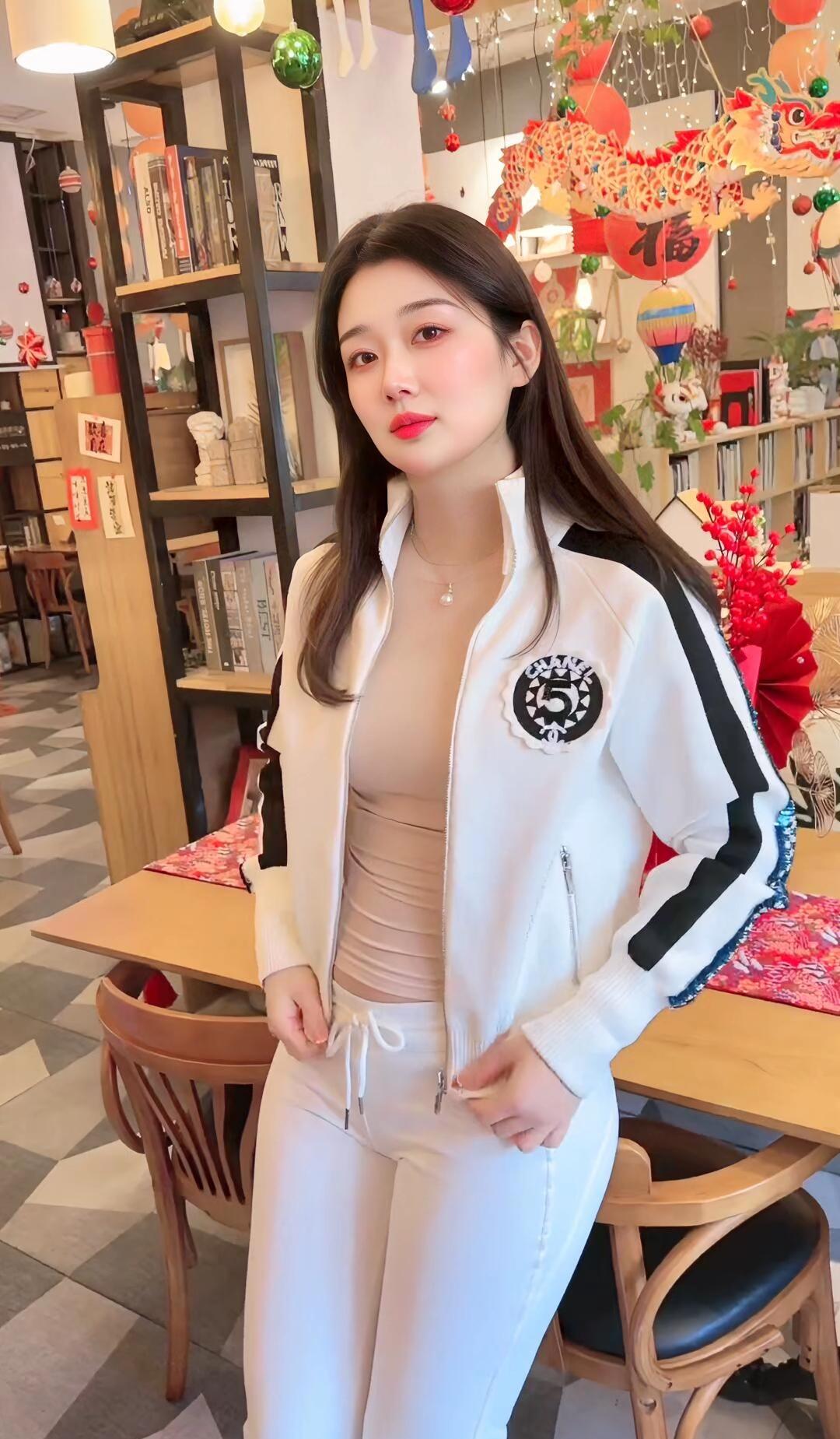 穿搭指南：白色运动套装，活力满满！💪🏻