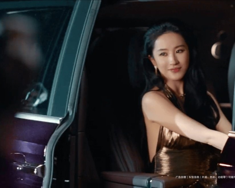 刘亦菲小猫耸肩刘亦菲新物料造型梦回2010年刘亦菲小猫耸肩真的好可爱啊~