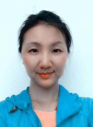 2012年，一架飞往乌鲁木齐的航班爬升至5000米高空时，空姐突然推着餐车猛撞驾