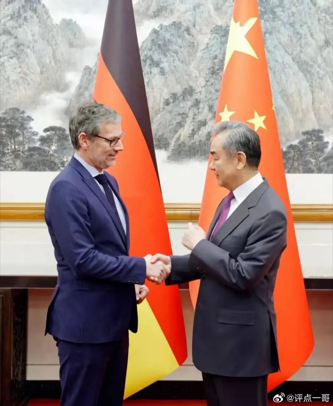 在德国地盘上，中国翻出35年前那本“旧账”，只说了一句话：我们当年支持你统一，如
