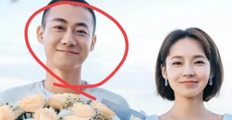 张佳宁的男朋友高至霆可不一般啊因为父母在她很早的时候就离异了，父亲更是抛
