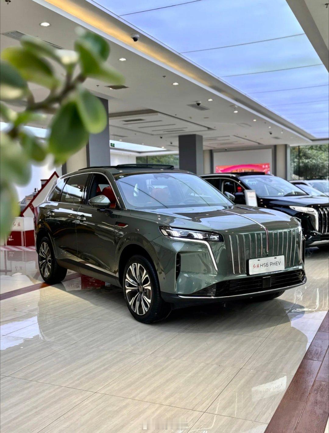 新车介绍之红旗HS6PHEV。尺寸:4925/1970/1740mm，轴距29