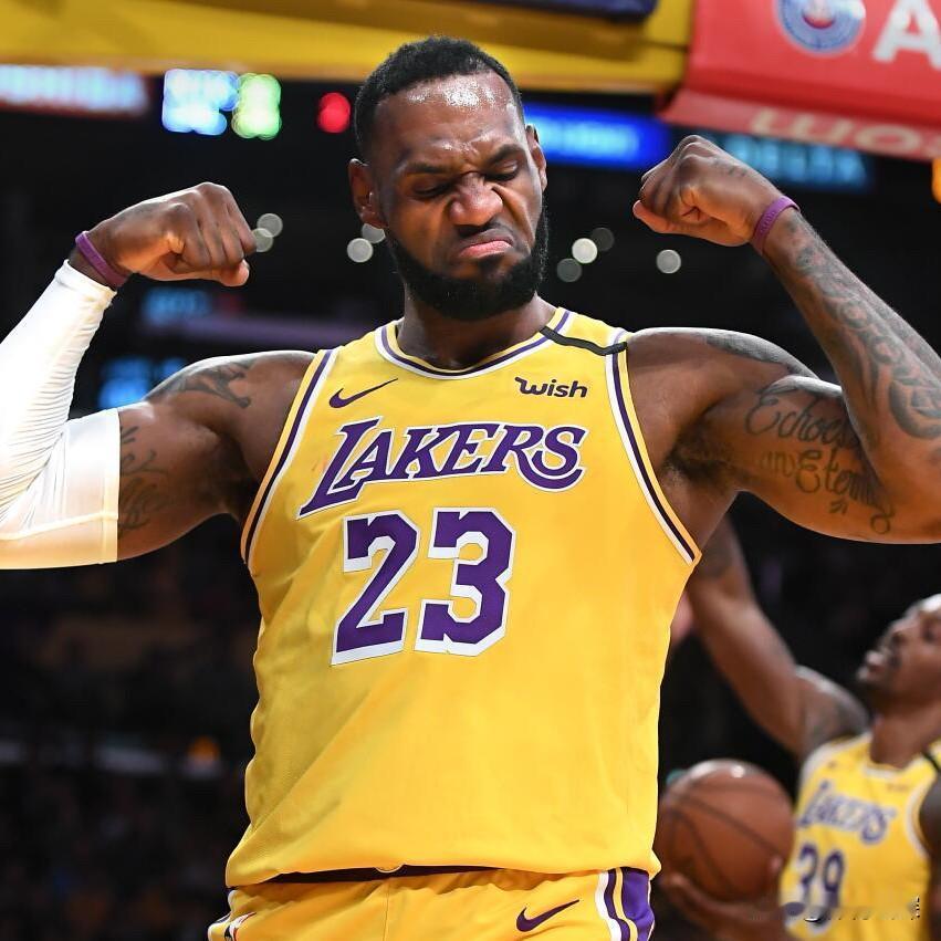 惨！富保罗被詹姆斯连累！NBA顶尖经纪人富保罗在节目里爆料，有些现役、退役的N