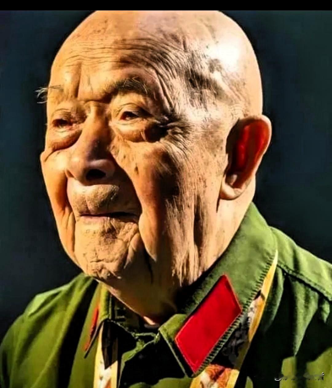 抗美援朝时，他一人歼敌400余人，立下汗马功劳，复员时，却因工作人员写错一字，苦